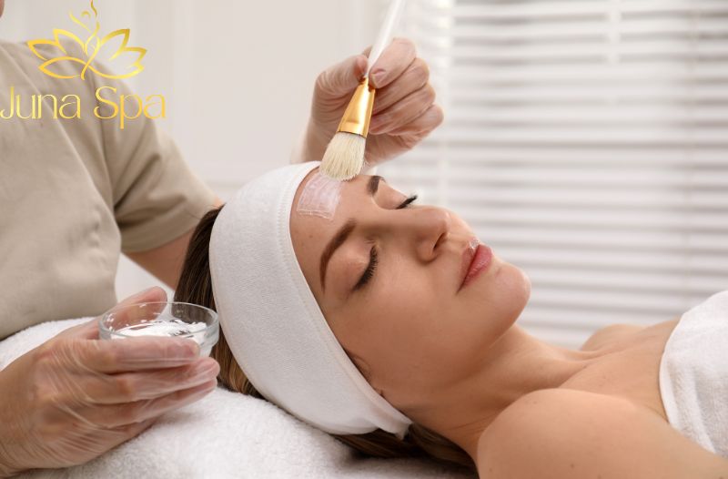 có nên peel da sau khi nặn mụn